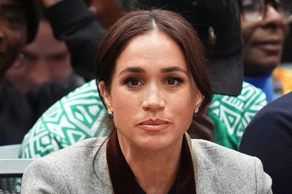 梅根与疏远父亲医院重逢,亲情破冰引全网泪目